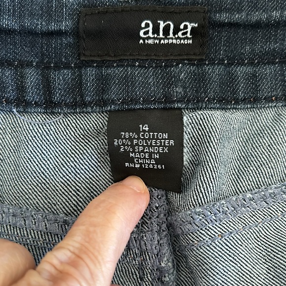 🎈3/$25🎈A.N.A. Mid Rise Cropped Jeans/Capris - Picture 5 of 6